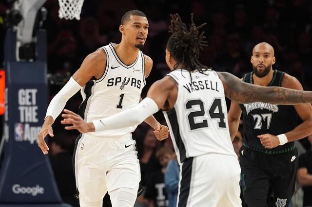 开云体育平台-NBA季后赛｜文班亚马如天神下凡，马刺夺回主场优势